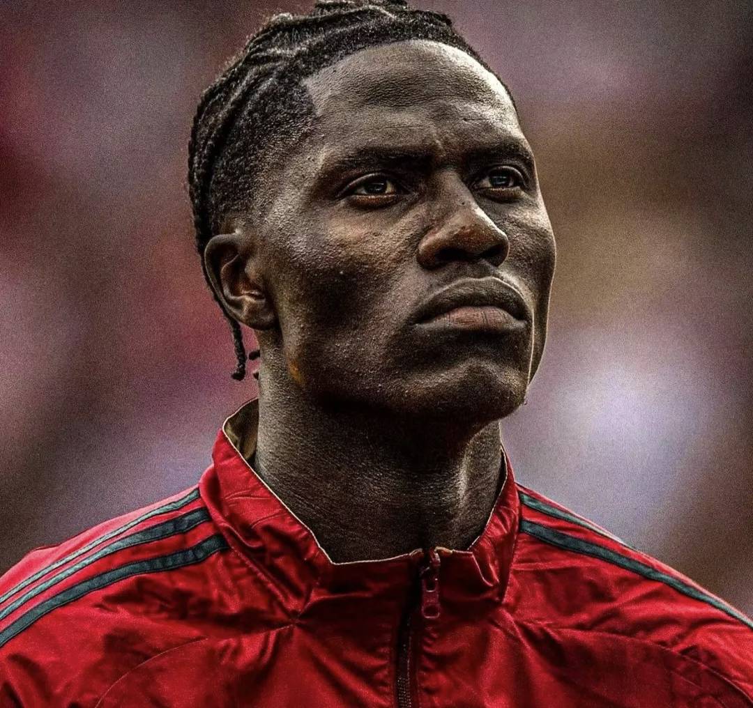 阿斯顿维拉足球风格吸引球迷目光