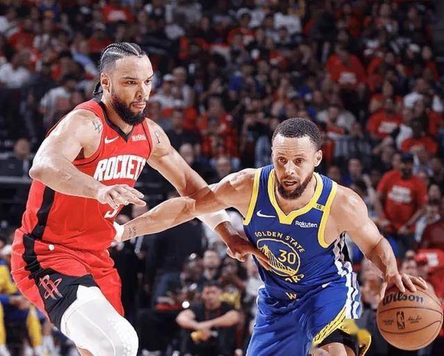 勇士三巨头连发进攻，狂风暴雨式大胜的简单介绍