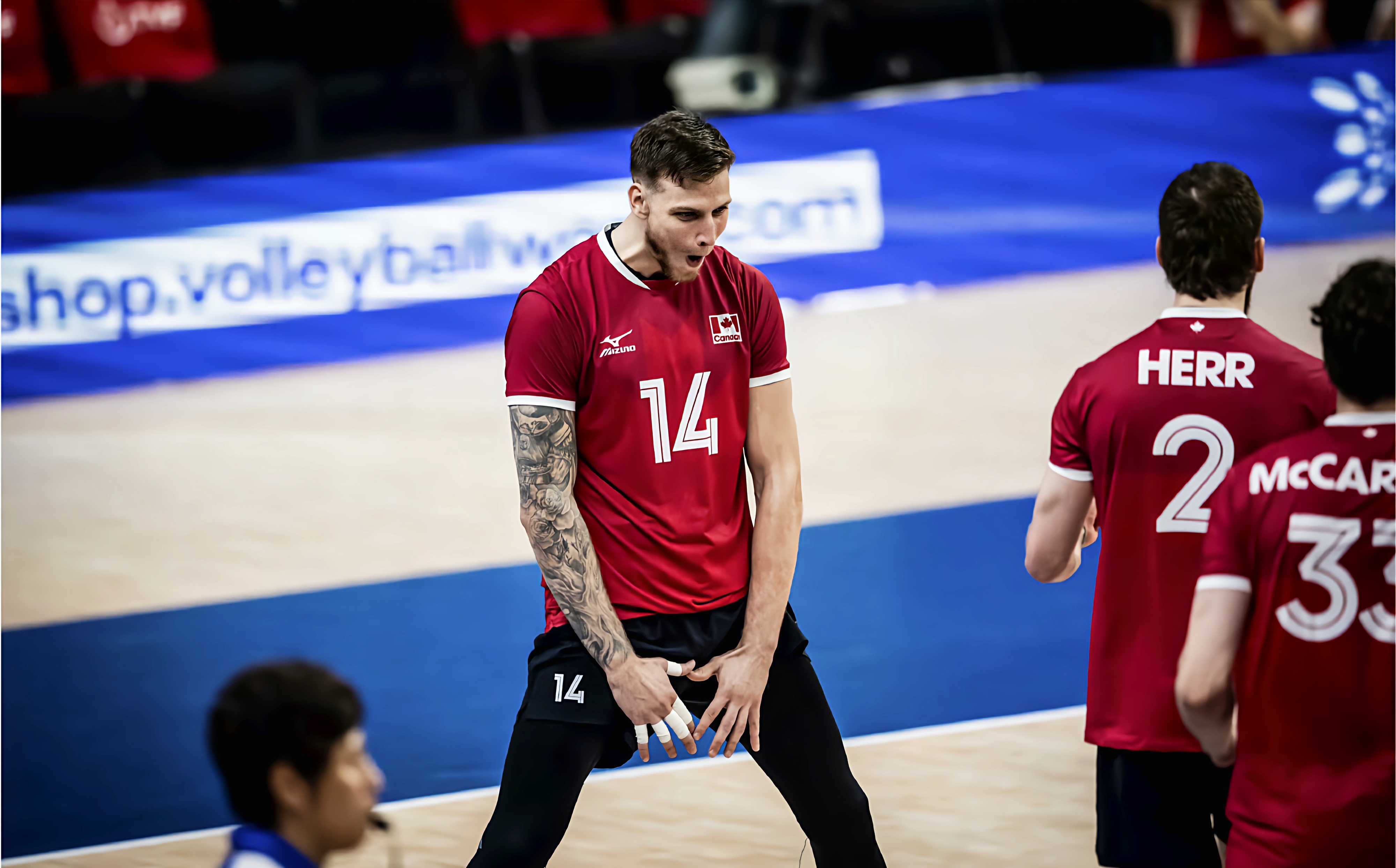 加拿大队成功实现逆转击败对手