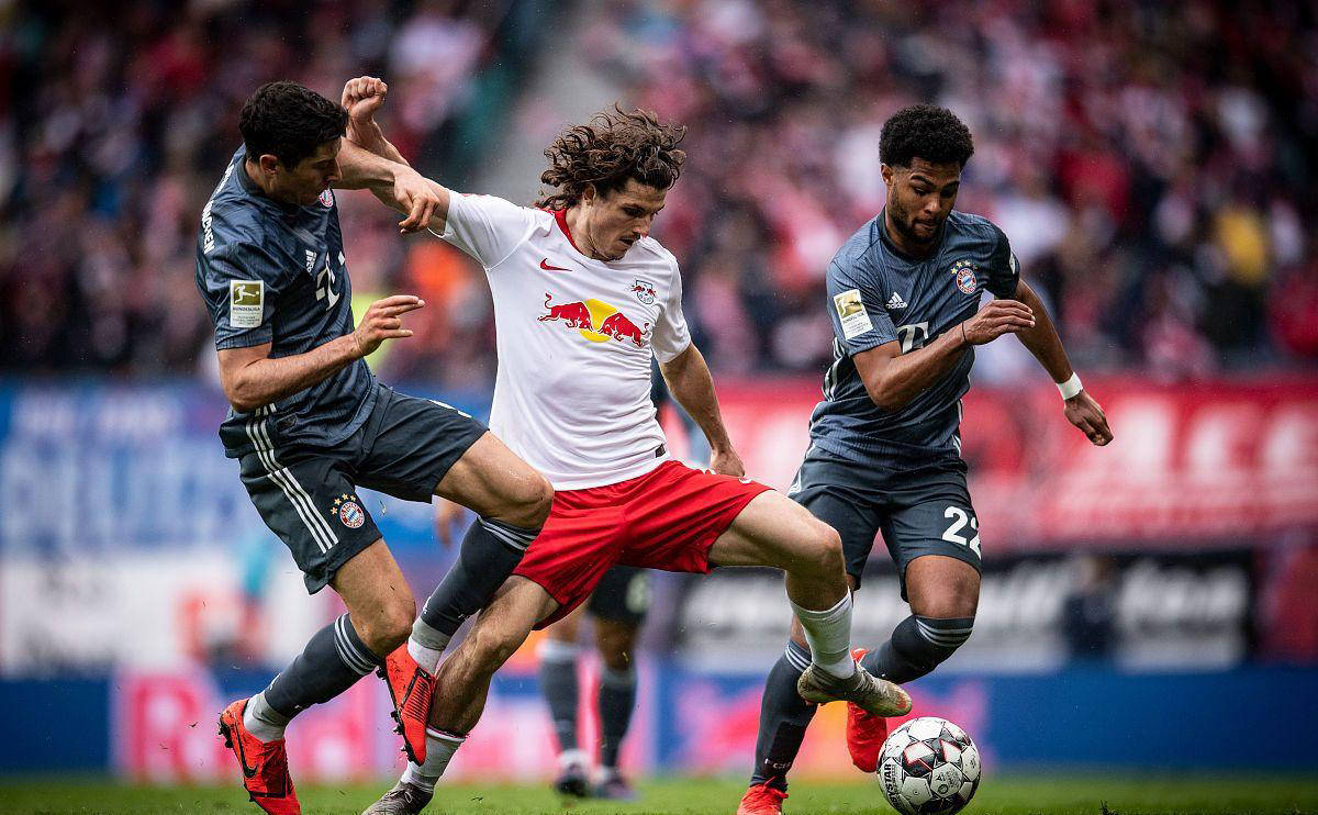 卡利亚里主场失利，球队防守漏洞明显