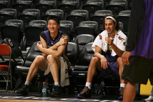 马刺球员霍林斯获重返赛场资格，备战总决赛的简单介绍