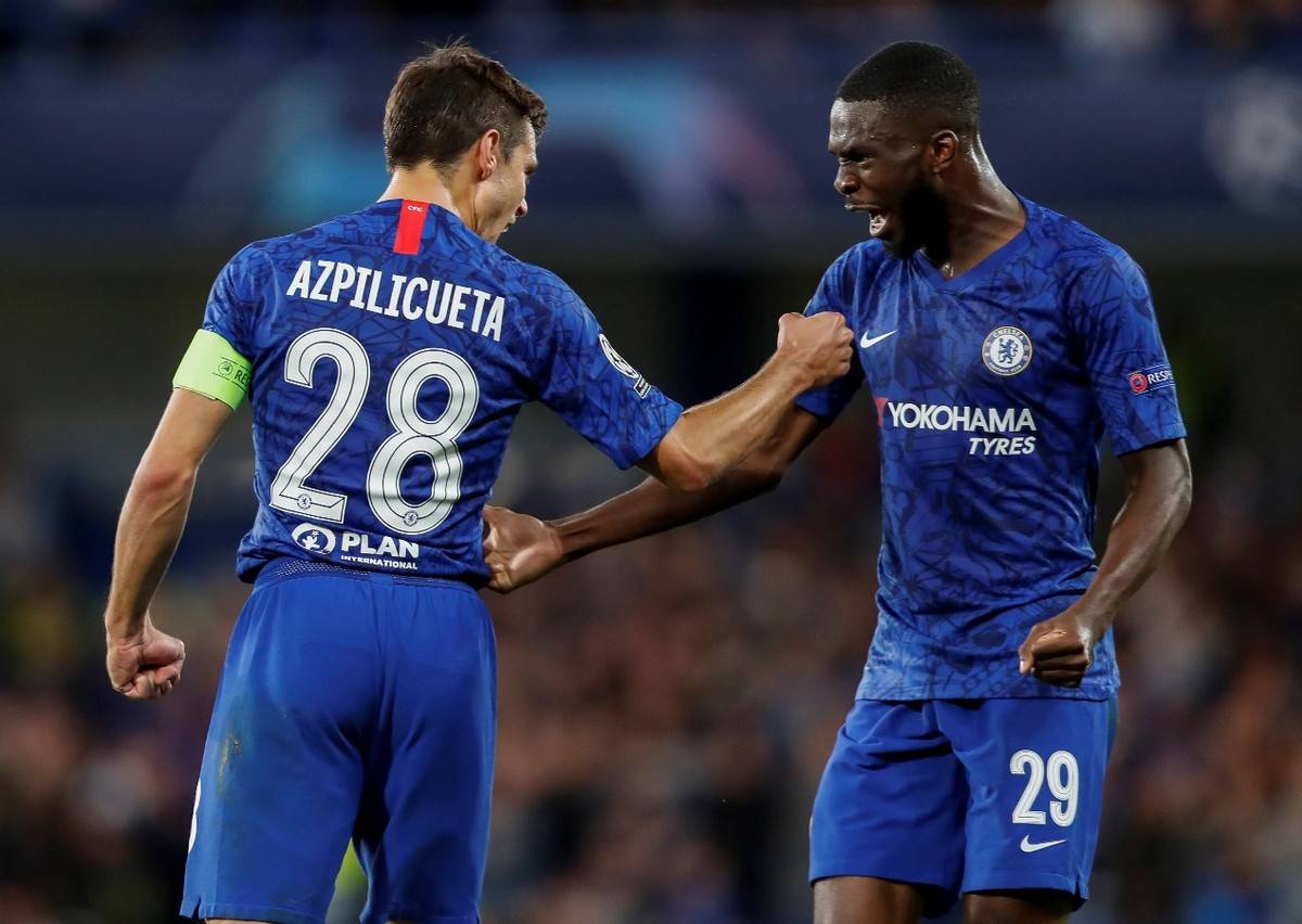 埃弗顿主场胜出，保住中游位置