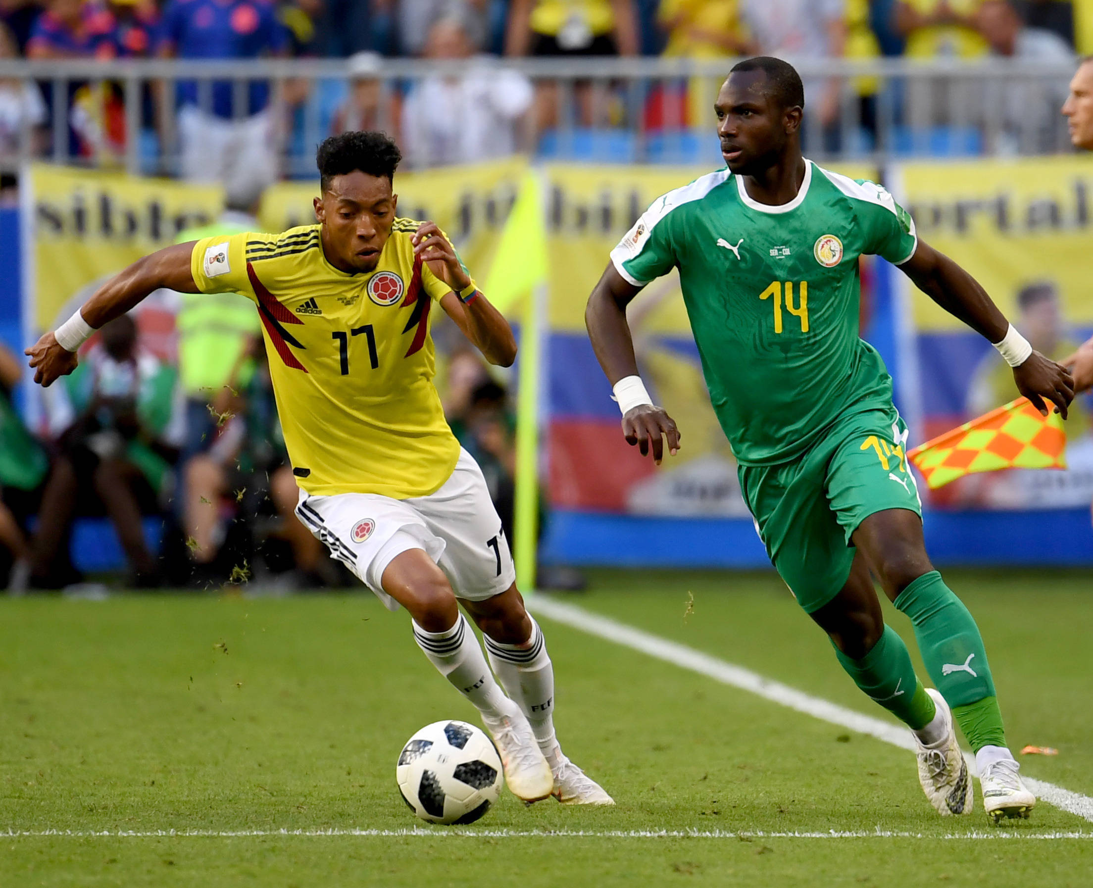 足球赛事备受瞩目，球员技术表现集体亮眼的简单介绍