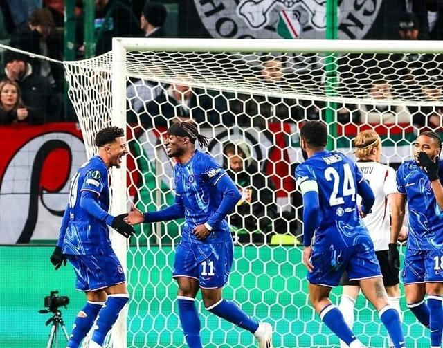 包含切尔西豪取三分，力争下一轮晋级的词条