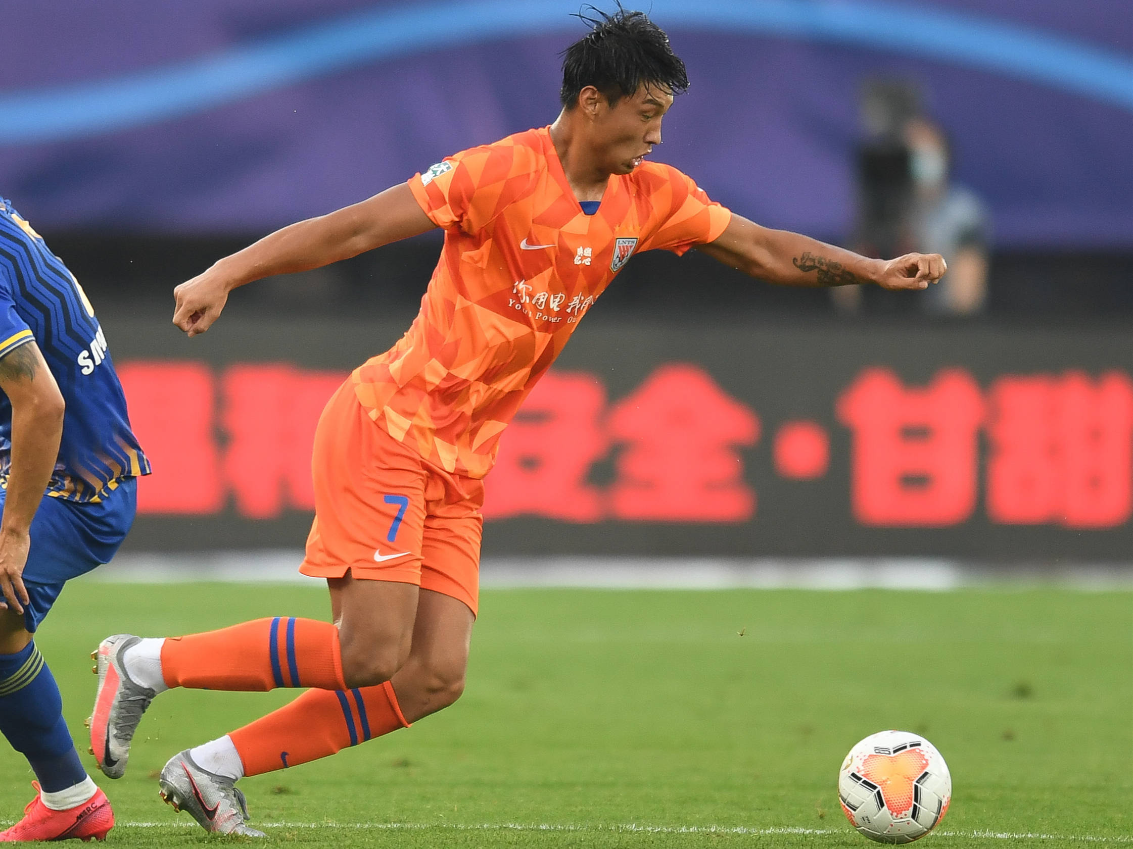 鲁能前场进攻火力不足，客场遭遇无力反击