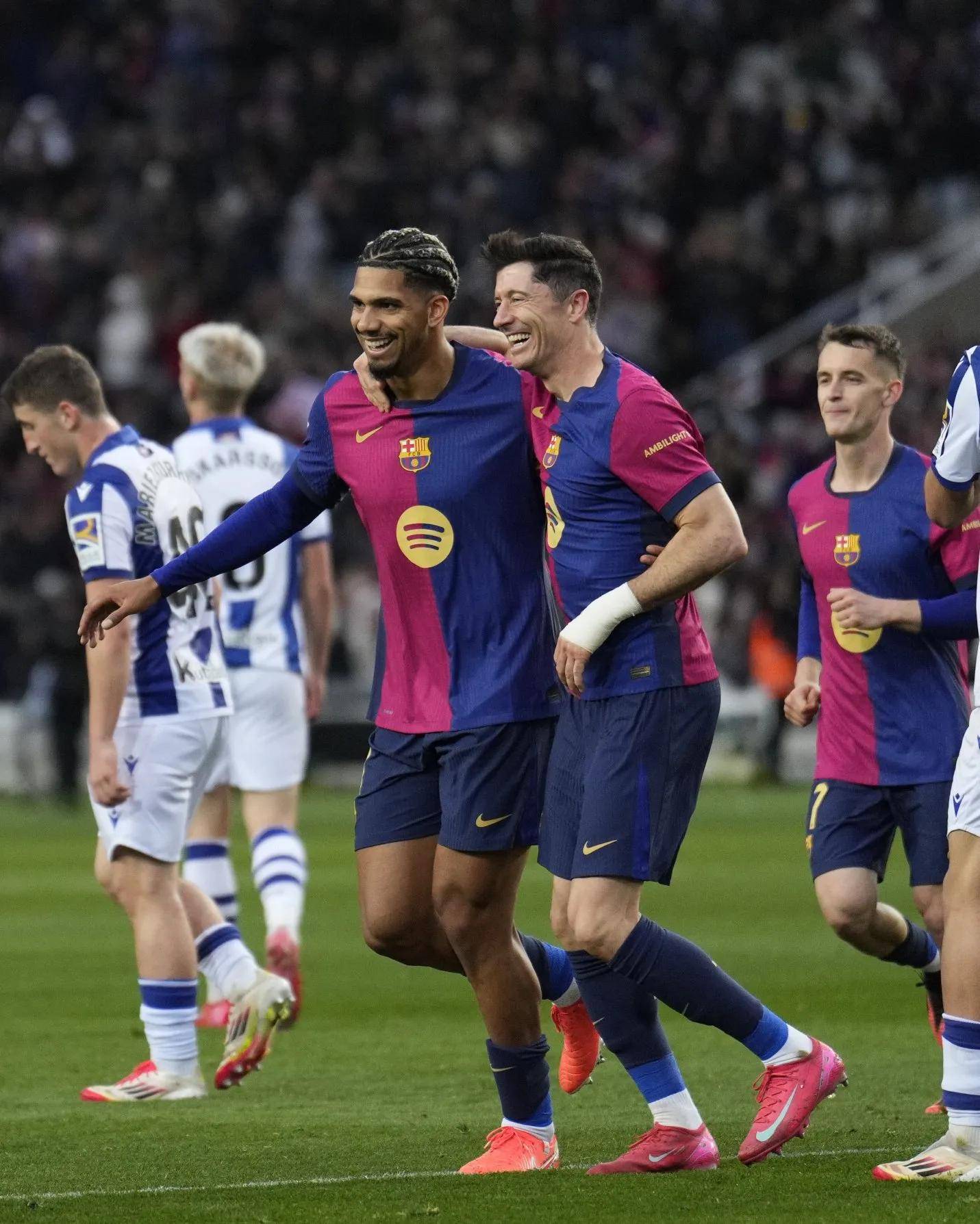 巴塞罗那战平曼联，双方实力不相上下的简单介绍