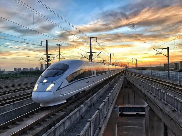 立陶宛冲刺选手力压群雄，独步领先