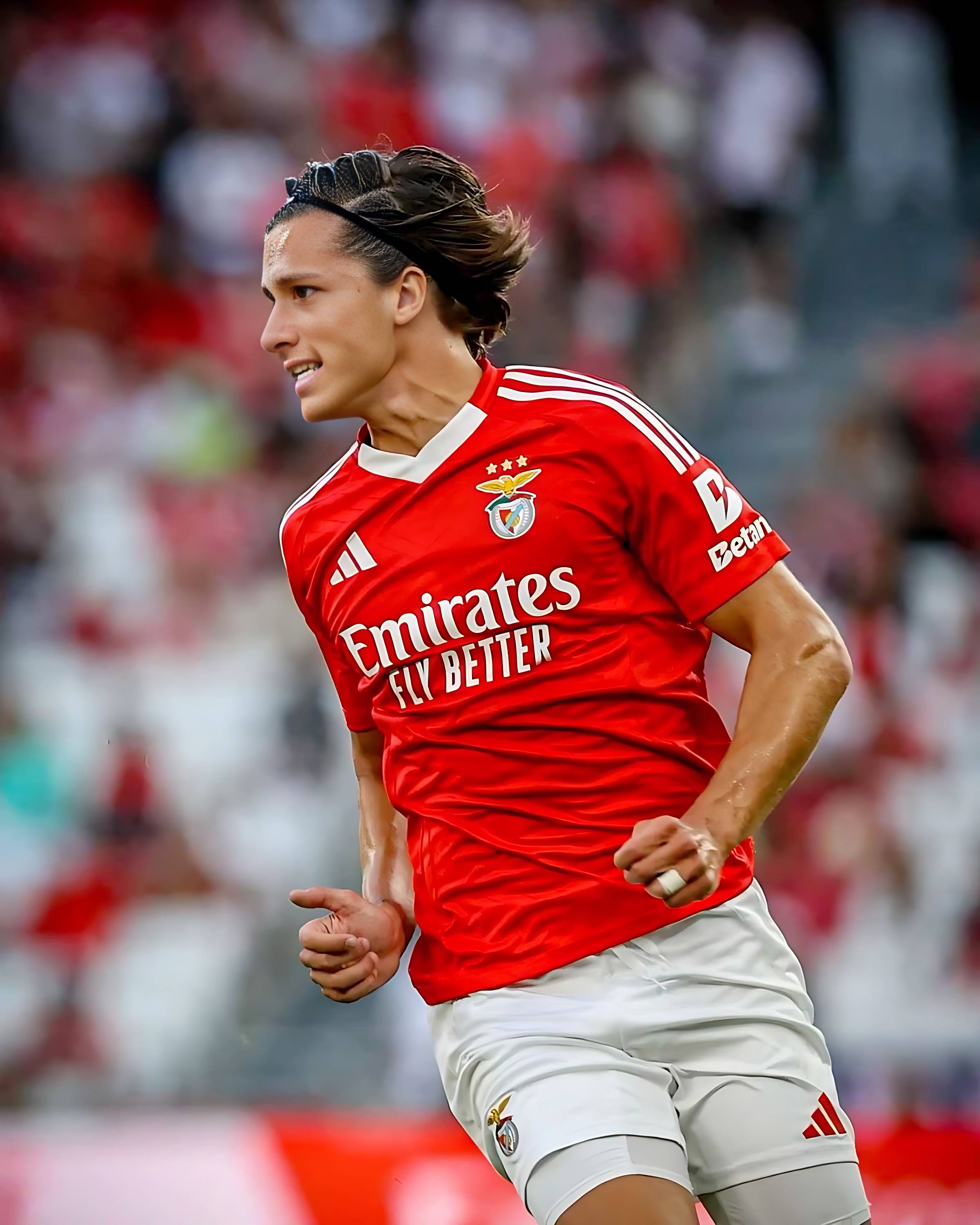 皇家马德里签下前锋，豪掷卡拉瓦