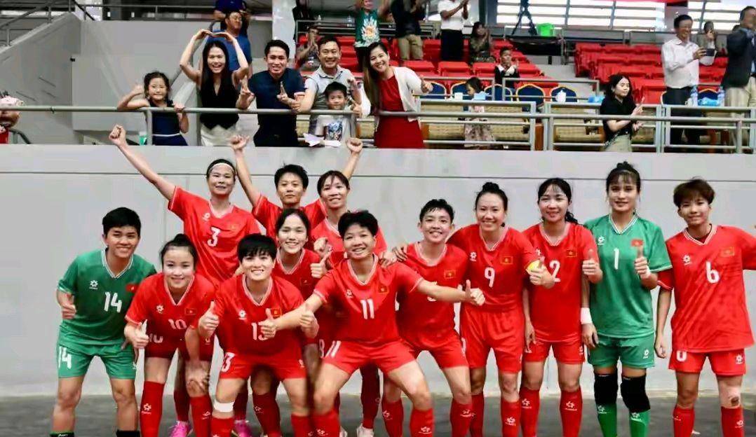 不甘示弱！球队在比赛中展现出的顽强意志