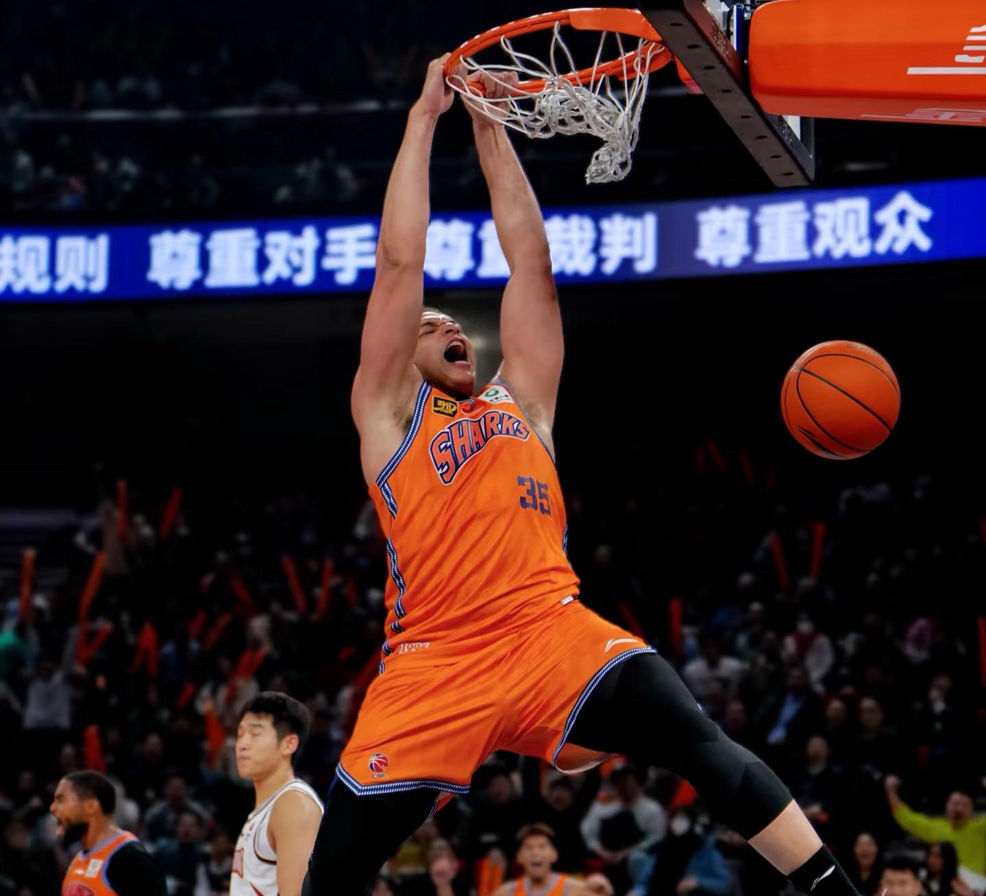 上海男篮以大比分击败江苏队
