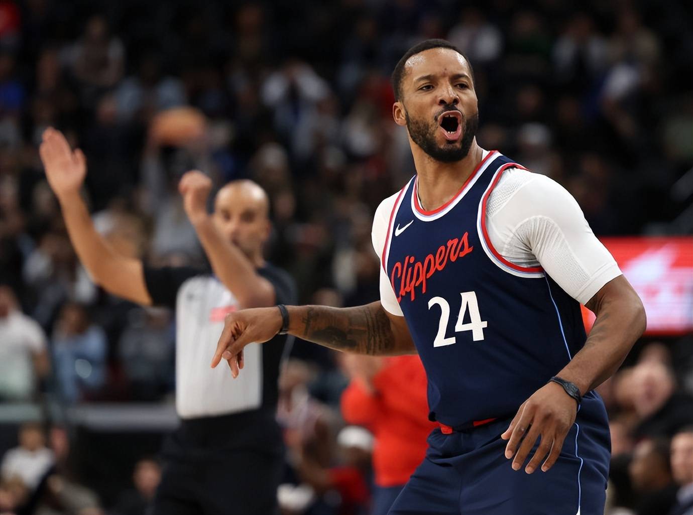 比赛中出现意外，球员表现异常稳定