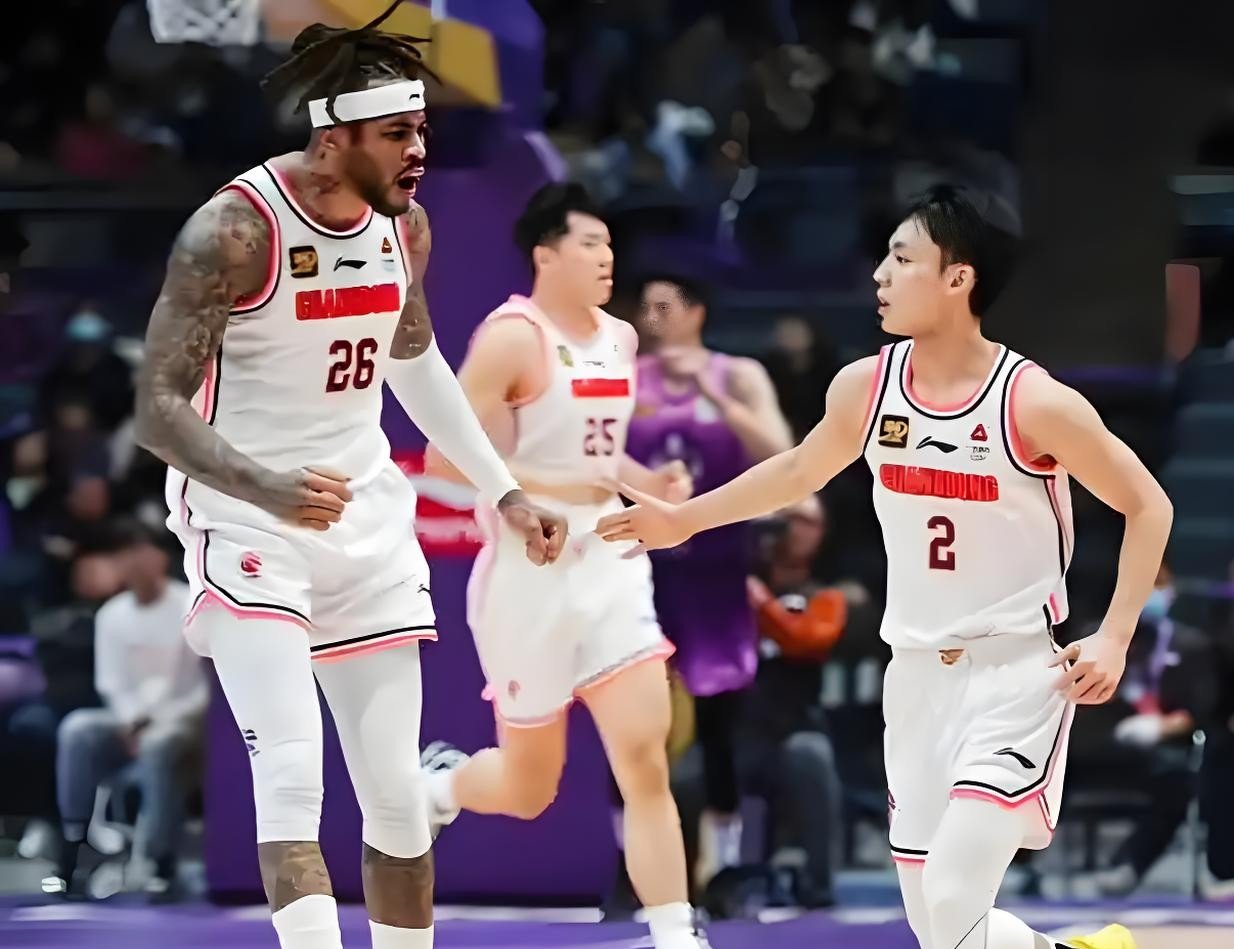 广东男篮壮大优势，取得热火胜利