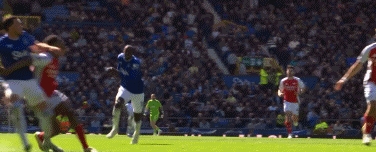 阿森纳客场击败埃弗顿，取得胜利