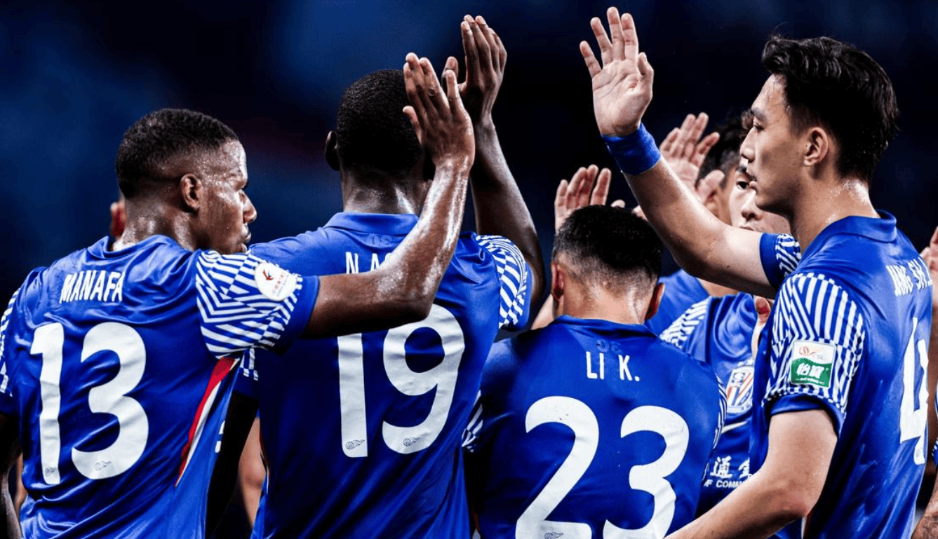 切尔西主场胜利哈德斯菲尔德，继续紧追领头羊