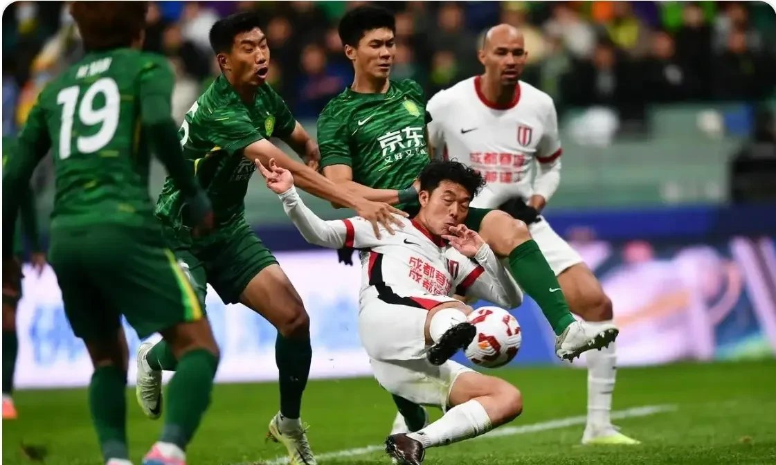 国安客场逼平申花，保持领跑的简单介绍