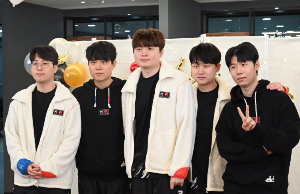 TSM横扫DFM，Gumayusi关键团战开团秒人焦点之战成都决赛之夜，锁定晋级资格的简单介绍