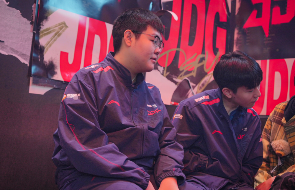 G2鏖战C9，Xiaohu团战一打五鏖战多局成都决赛之夜，成为赛场最大亮点