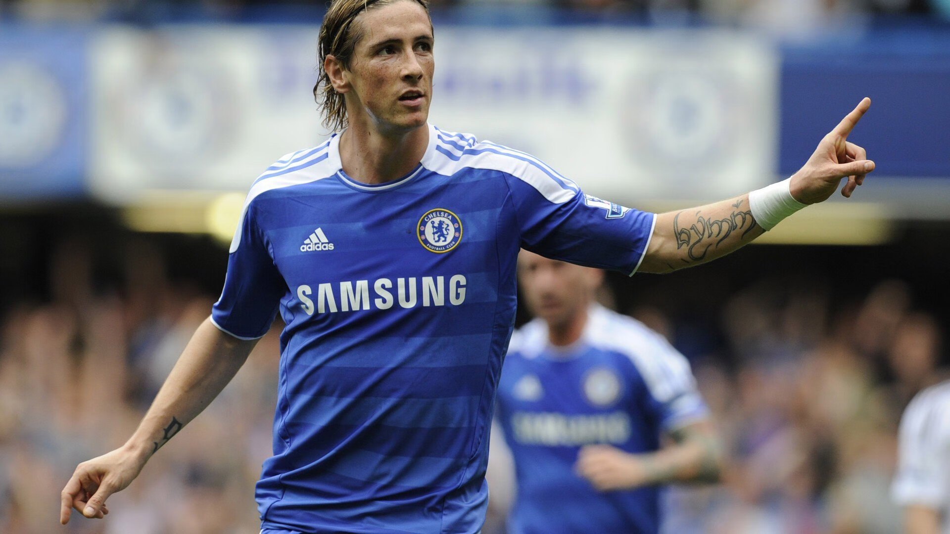 圣殿与庙堂之争，德约科维奇在温网力克联合杯象征，点燃的不仅是赛场